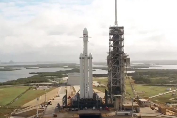 Elon Mask tvrdi da bi njegova raketa mogla ići i do Plutona