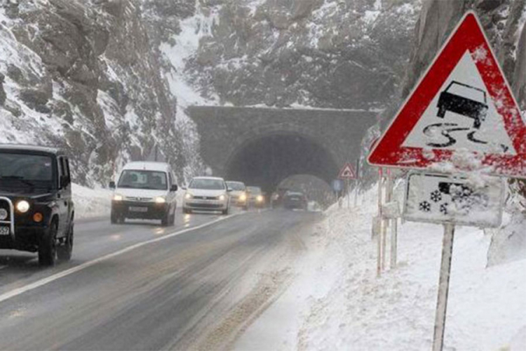 Vozači oprez: Snijeg na području Mrkonjić Grada, Kneževa i Prijedora