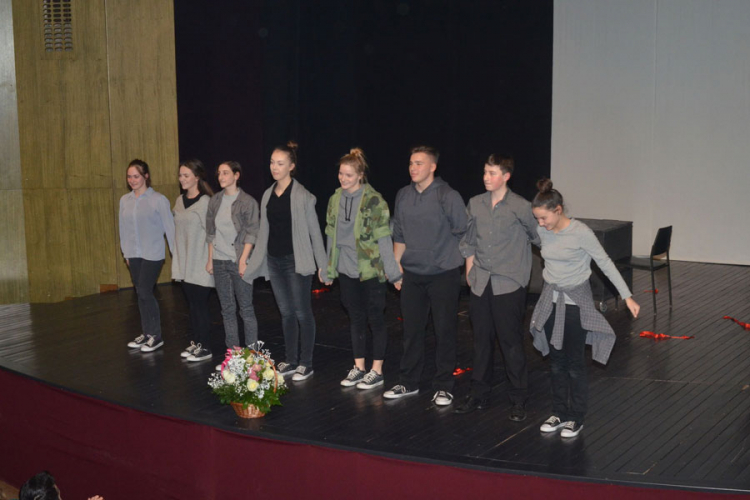 U Prijedoru premijerno odigrana predstava "Film je gotov"