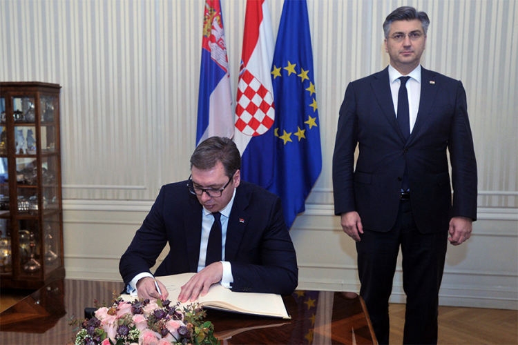 Vučić se sastao sa Plenkovićem, upisao se u Zlatnu knjigu
