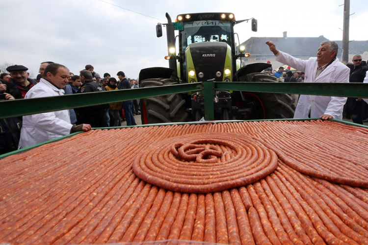 Predstavljena kobasica duga više od dva kilometra i teška 2,5 tone