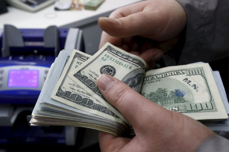 Dolar naglo pao, najslabiji u posljednje tri godine