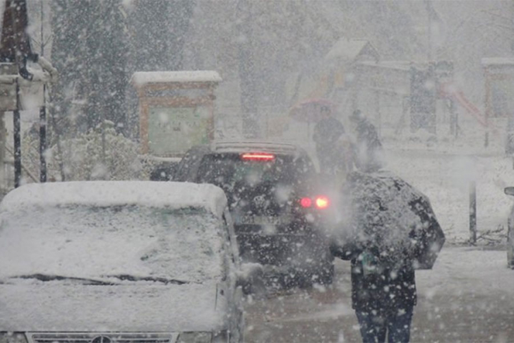 U Petrovcu proglašena vanredna situacija zbog snijega