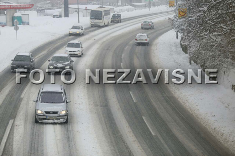 Nove snježne padavine otežale saobraćaj
