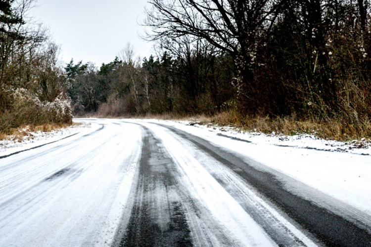 Oprezno za volanom: Snijeg i poledica na putu