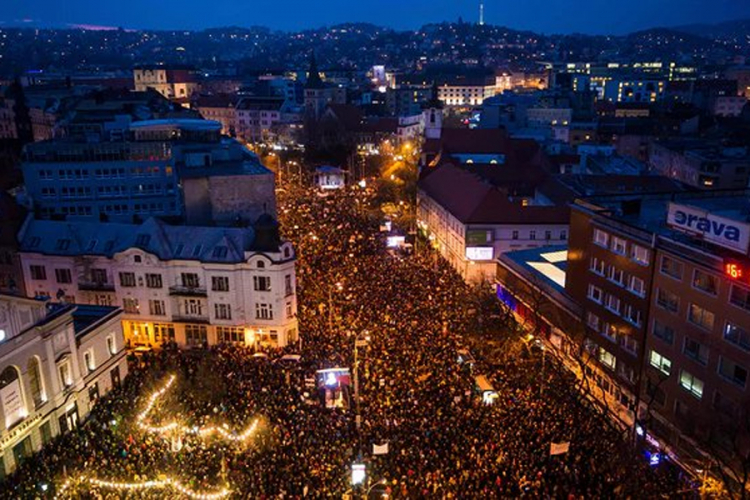 Najveći protesti u Slovačkoj od pada komunizma