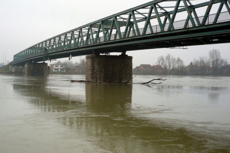Raste rijeka Sava, redovna odbrana od poplava na Sani i Uni