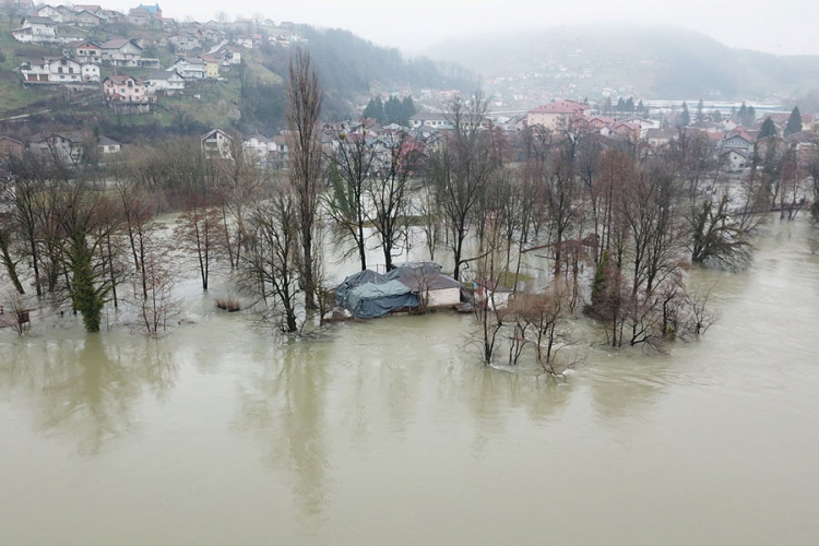 U Bosanskoj Krupi zbog poplava i velikog broja klizišta proglašeno stanje elementarne nepogode