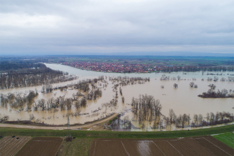Sava u Srpcu prešla kotu vanredne odbrane od poplava