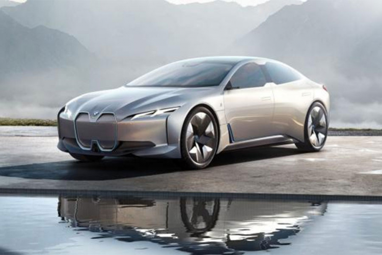 BMW obećava – 700 km na struju do 2021.
