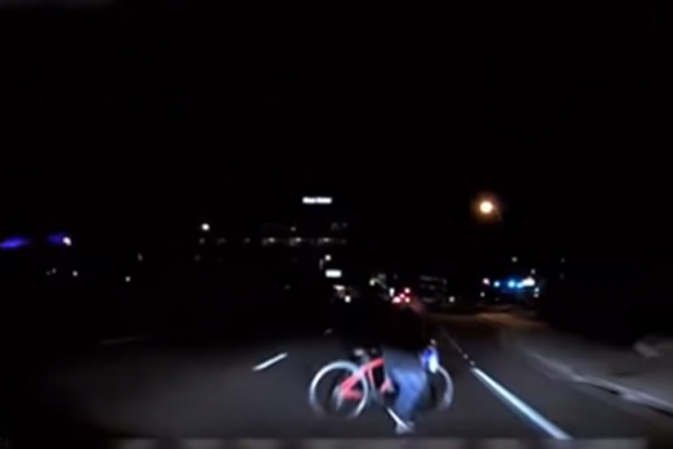 Objavljen uznemirujući snimak nesreće u kojoj je samovozeći auto ubio biciklistkinju