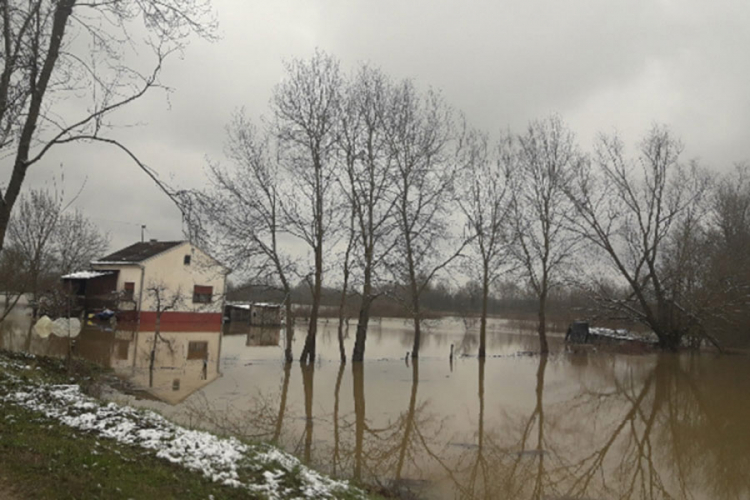 Nestanak struje u Srpcu stvorio dodatne probleme u odbrani od poplava