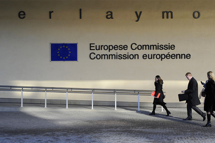 Evropska komisija: Šešeljev incident nepoštovanje demokratskih institucija