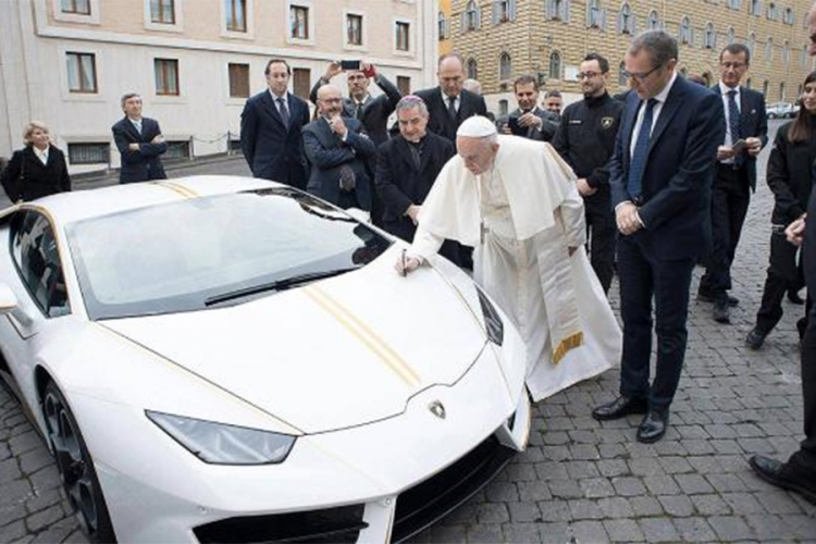 Papin Lamborghini prodat za 715.000 €