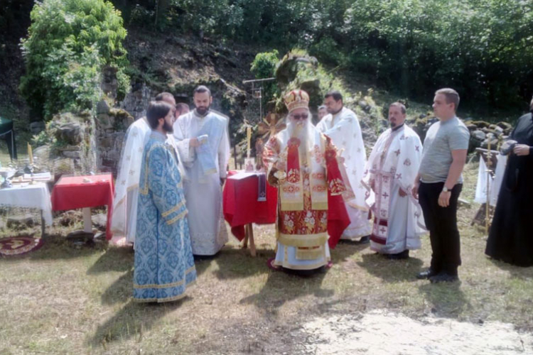 Poslije 300 godina služena liturgija u manastiru kod Zavidovića