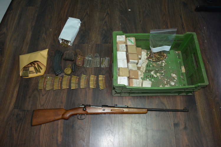 Policija u Prijedoru pronašla drogu i oružje