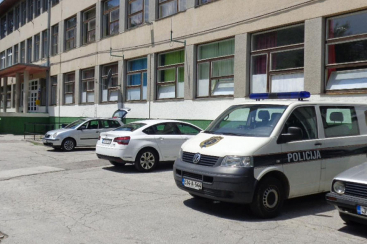 Dojava o bombi u Srednjoškolskom centru u Hadžićima