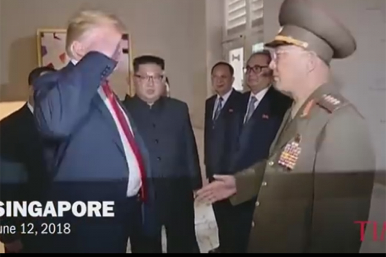 Tramp salutirao sjevernokorejskom generalu