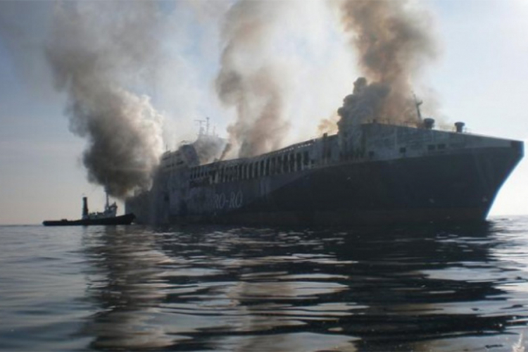 U Jadranu tone brod pun toksičnih materija