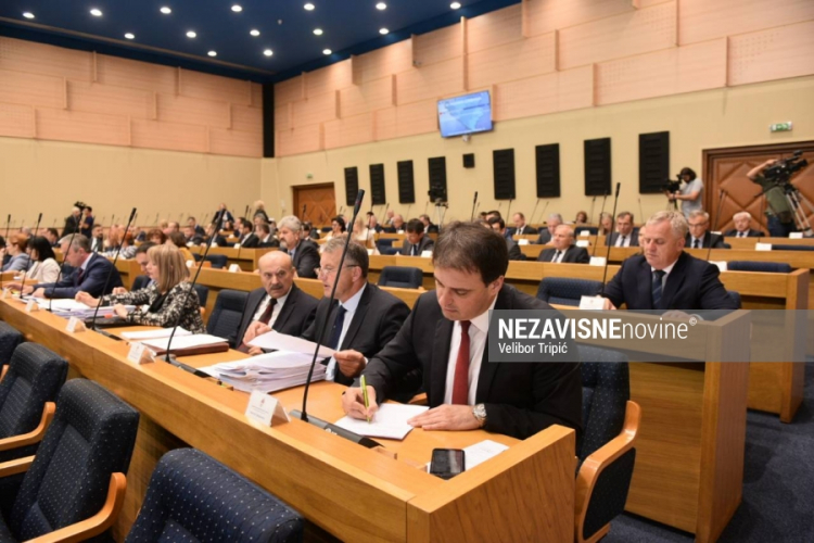 Opozicija traži da Cvijanovićeva dođe u parlament