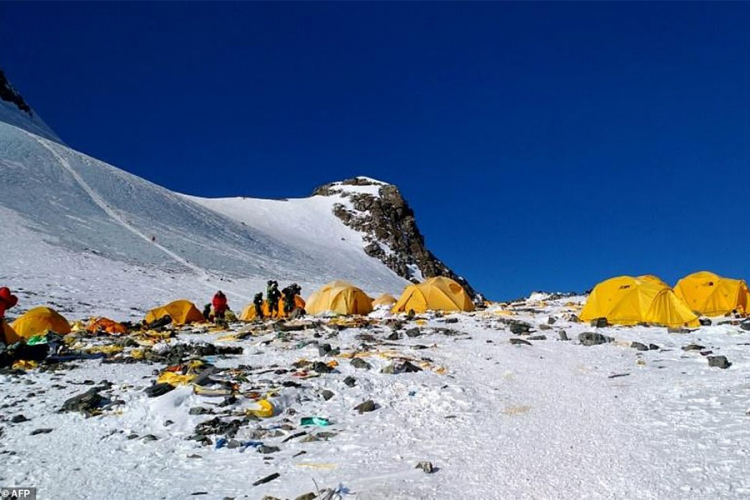 Mont Everest se pretvara u deponiju
