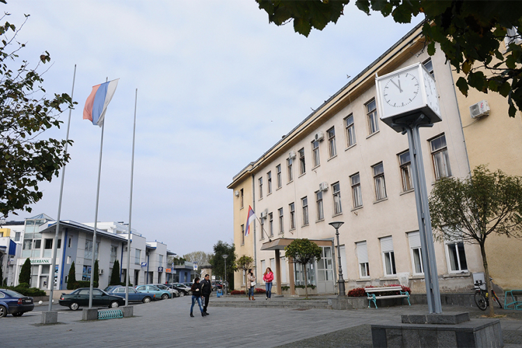 Zbog naplate starih presuda Kozarska Dubica nema ni za socijalu ni za plate