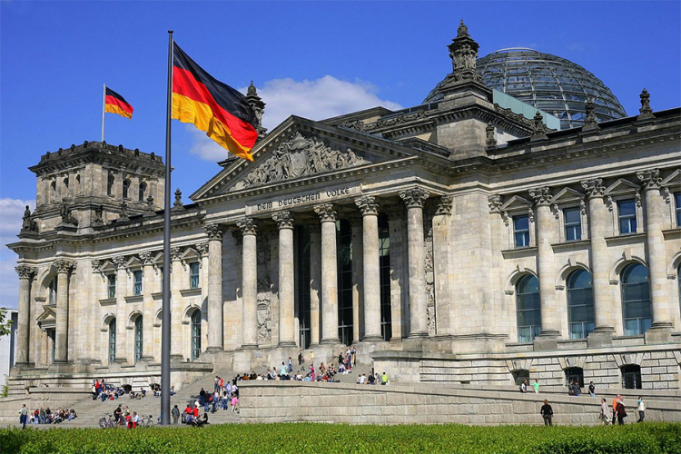 Razmimoilaženja u njemačkoj vladi jačaju krajnju desnicu