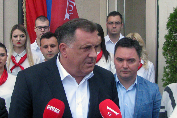 Dodik: Pobjedom SNSD-a na nivou BiH biće samo ljudi lojalni Srpskoj