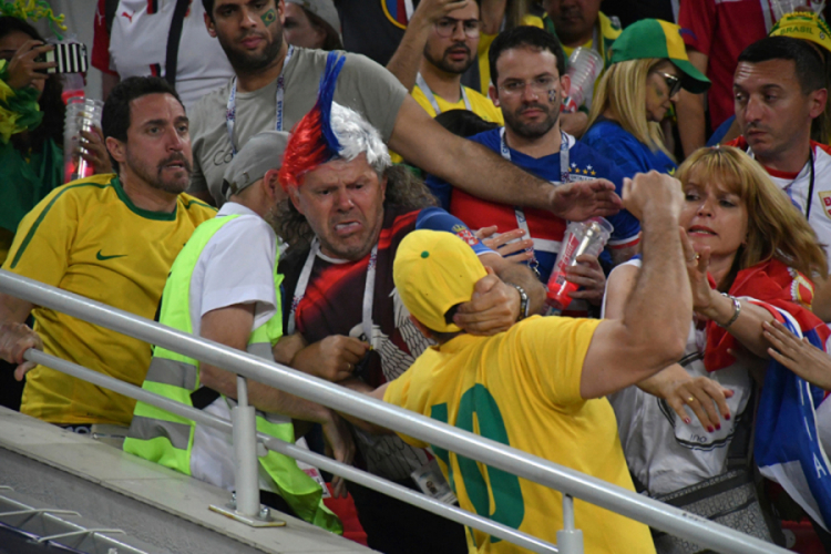 Objavljen snimak tuče Brazilaca sa srpskom porodicom na stadionu
