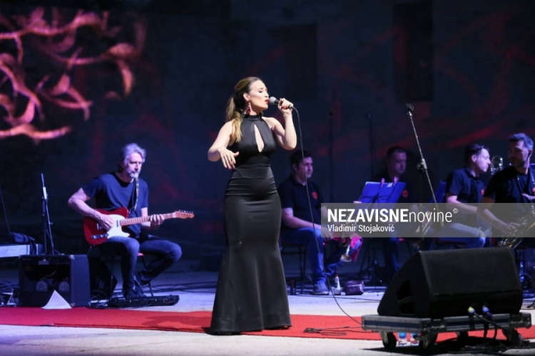 Jelena Tomašević vrhunskim glasom prodrmala publiku