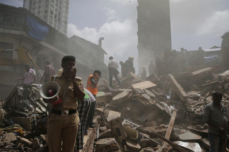 Indija: Srušile se dvije zgrade, spasioci traže zatrpane