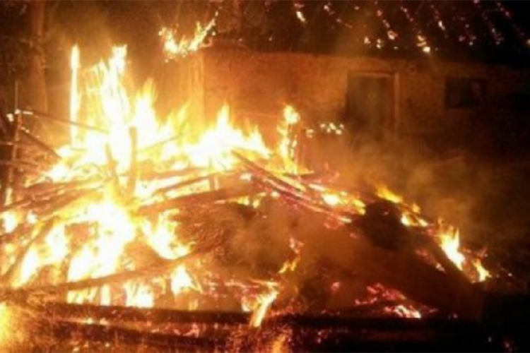 Grom zapalio štalu u naselju Stanovi, izgorjela stoka
