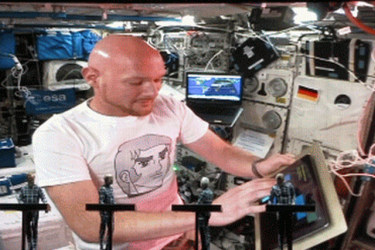 Astronaut sa Kosmičke stanice „upao“ uživo na koncert „Kraftverka“