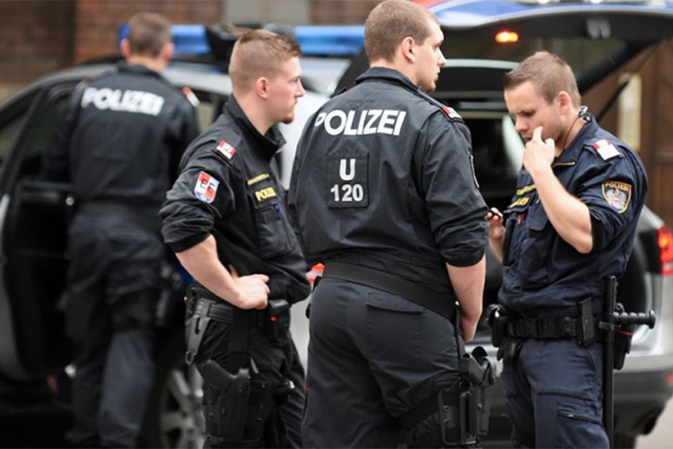 Napad na policiju u Beču uz "Alahu akbar"