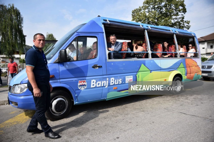 Panoramski bus odvezao prve putnike do Banj brda