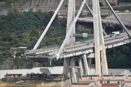 Objavljen dramatičan snimak spasavanja kod srušenog mosta