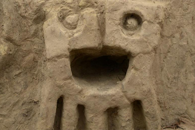 U Peruu otkriven oko 4.000 godina star zidni reljef zmije