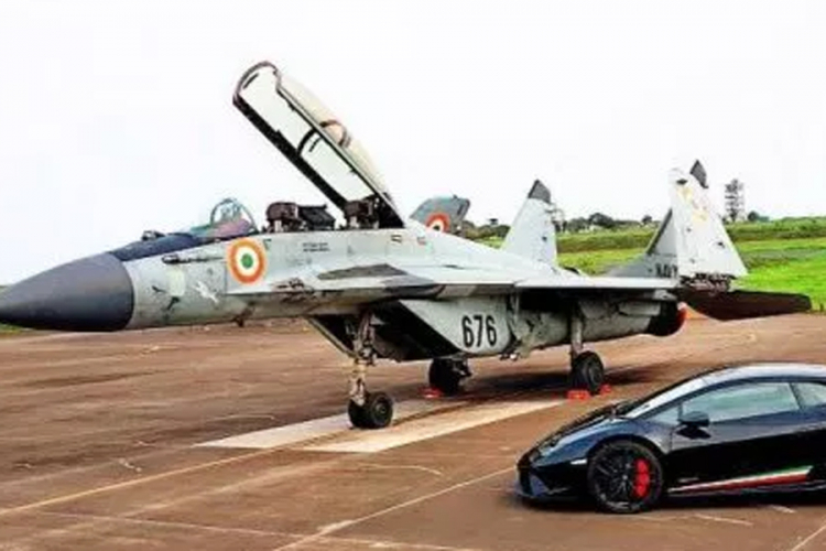 Lamborghini Huracane i MiG 29 "na crti"