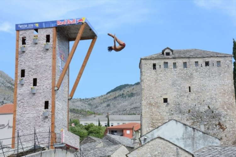 Gary Hunt i Adriana Jimenez pobjednici Red Bull Cliff Divinga u Mostaru