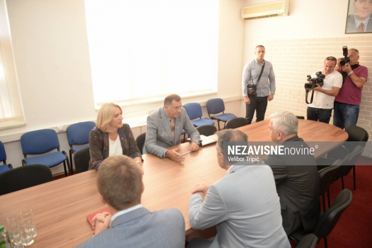 Gradski odbori SNSD-a, DNS-a i SP-a podržali Dodika i Cvijanovićevu