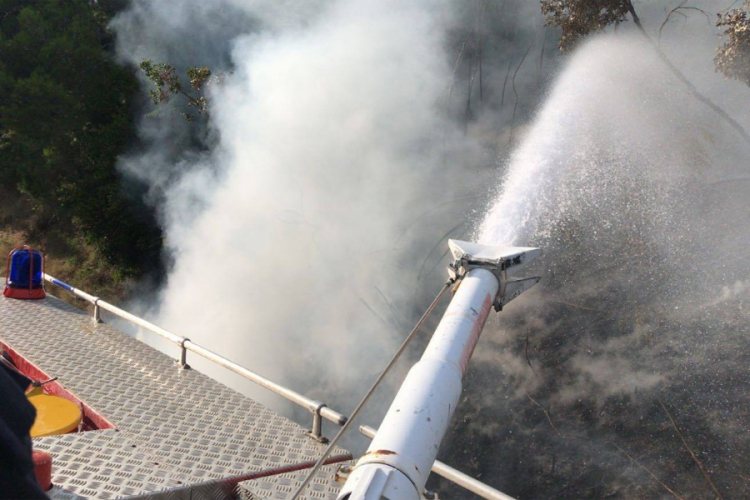 Lokalizovan požar kod Trogira, izgorjelo 35 hektara niskog rastinja