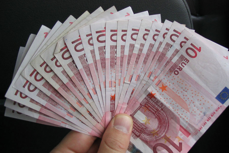 Svaki zaposleni Crnogorac dužan 5.392 evra