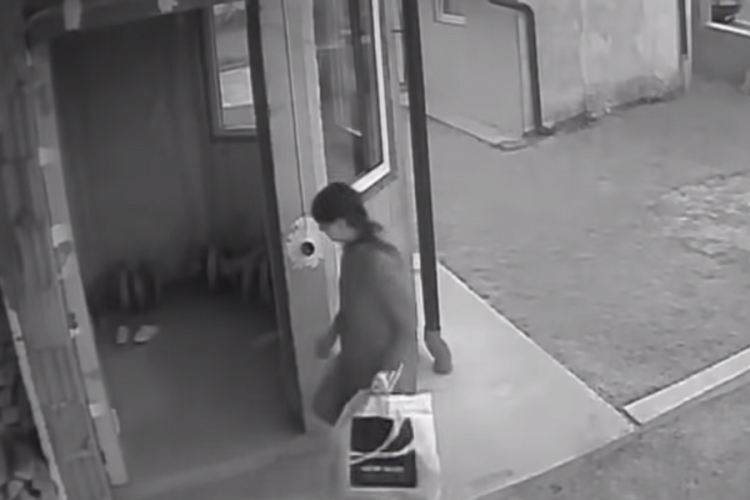 Kamere "upecale" kradljivicu: Ispred kuće ukrala obuću