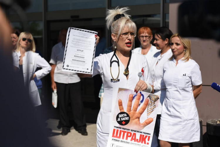 Medicinari stupili u polučasovni štrajk upozorenja