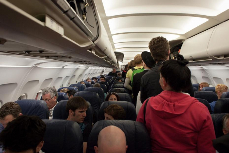 Izazvao paniku u avionu: U ručnom prtljagu nosio 20 zmija