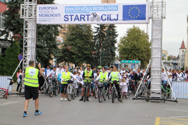 "Dva su točka dovoljna": Na biciklijadi u Banjaluci preko 350 učesnika
