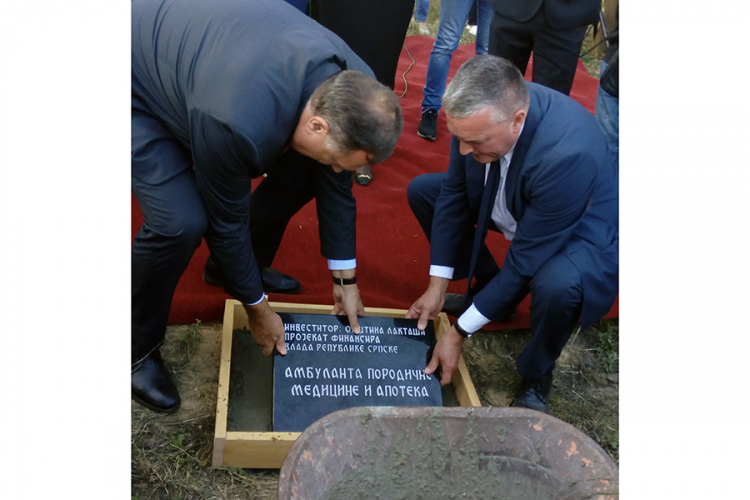 Dodik i Karapetrović položili kamen temeljac za ambulantu u Slatini