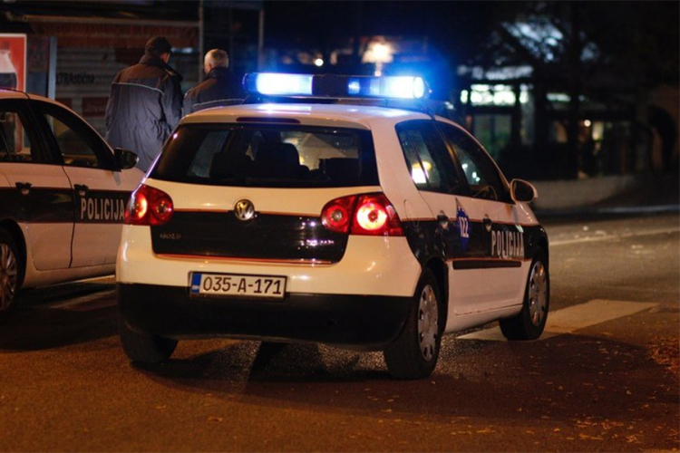Policija u Sarajevu kod migranata pronašla veću količinu naoružanja