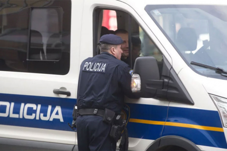 Hrvatska policija privela migrante zbog krađe autobusa