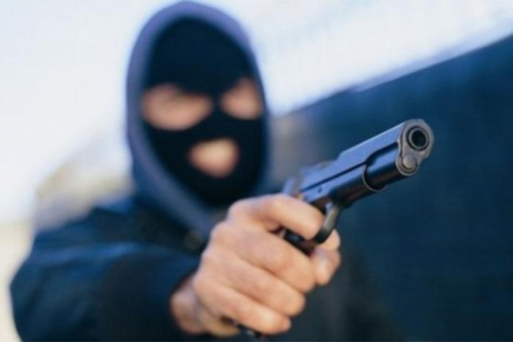 Oružana pljačka u Prijedoru, razbojnik pobjegao sa 1.900 maraka